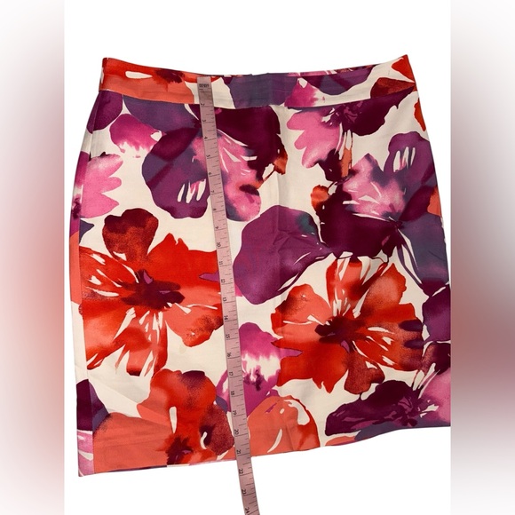 LOFT Multicolor Pink Red Purple Floral Mini Skirt Size 12 - Picture 3 of 6